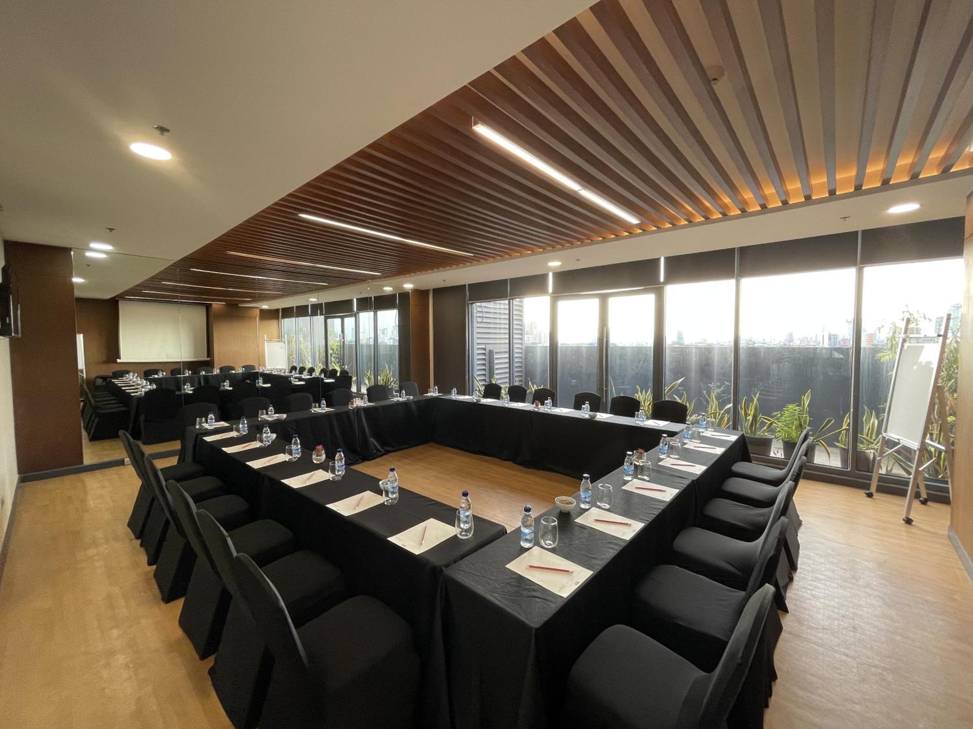 Summit Hotel Greenhills Quezon City Εξωτερικό φωτογραφία