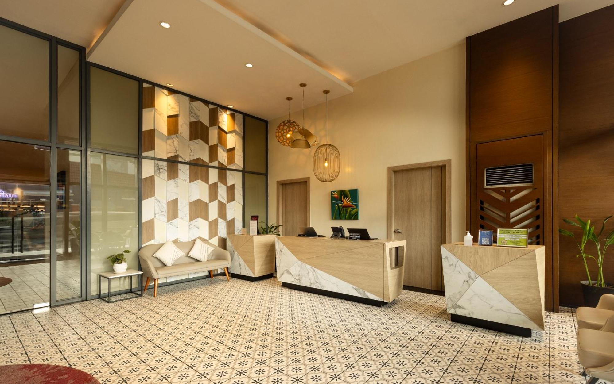 Summit Hotel Greenhills Quezon City Εξωτερικό φωτογραφία